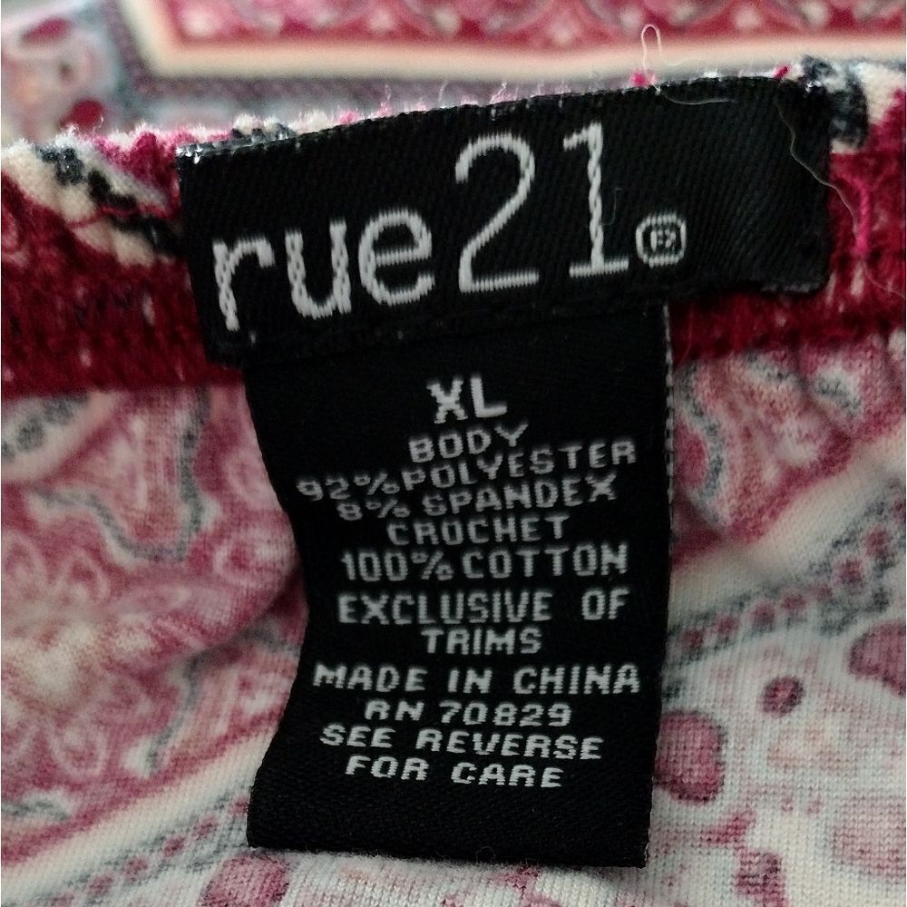 💕Rue21 Off Shoulder Shorts Romper With Crochet Trim Size XL - Picture 5 of 6